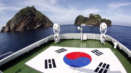 5年ぶりの日本首相訪韓前に、韓国議員が竹島上陸　