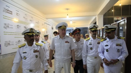 Vizita e komandantit të Marinës së Rusisë në zonën e parë të Marinës së Iranit