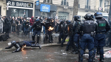 仏のメーデー・デモ、警官１００人以上が負傷