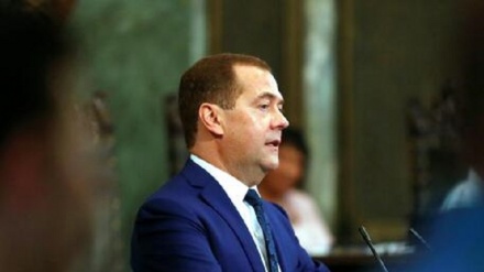 Ukraina mohon pretendimet e Kremlinit/ Medvedev: Të vritet Zelensky!