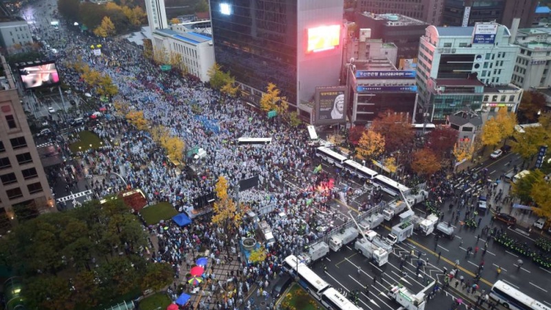 韓国での労働者団体の街頭デモ
