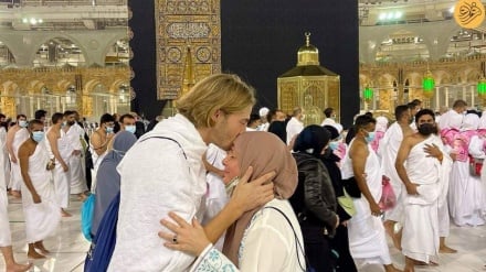 د فرانسې مشهوره تلویزیوني ستورې مسلمان شو