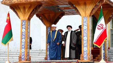 Sultani Haitham wa Oman awasili nchini na kulakiwa rasmi na Rais Raisi