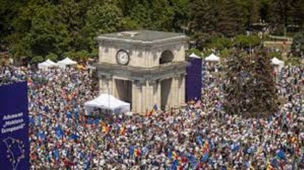 Manifestanti pro-Europa scendono in piazza in Moldavia
