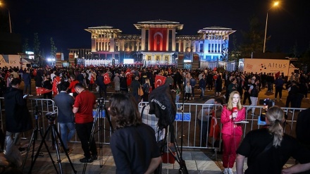 Pendukung Erdogan Rayakan Kemenangan Pemilu (1)