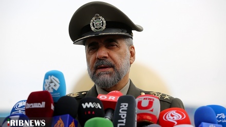 وزیر دفاع ایران: سامانه‌های موشکی آرمان و آذرخش اهداف را در کمترین زمان منهدم می‌کنند