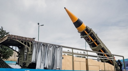 伊朗名为开伯尔的最新弹道导弹亮相