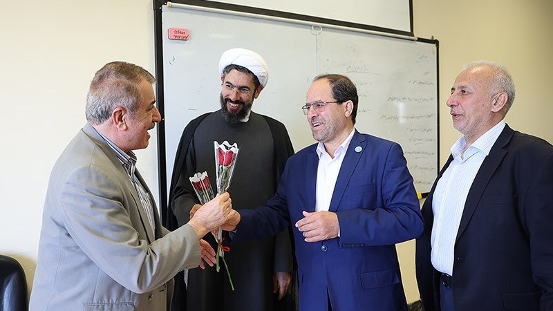 Penghargaan untuk Dosen di Universitas Tehran, Selasa (2/5/2023).