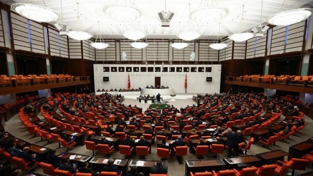 Türkiye'de Parlamentonun yüzde 63'ü yenilendi