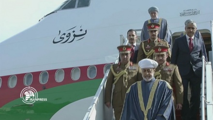 ओमान के सुलतान पहुंचे तेहरान, लगी हुई हैं दुनिया की निगाहें