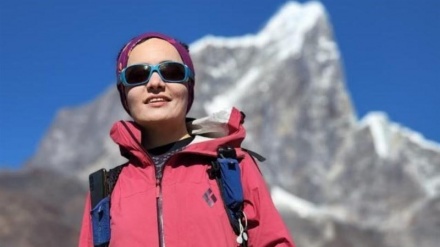 イラン人女性登山家が世界第4峰・ローツェ山登頂に成功