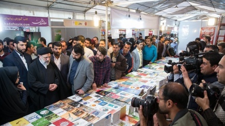 Prezident Rəisi Tehran Beynəlxalq Kitab Sərgisində olub