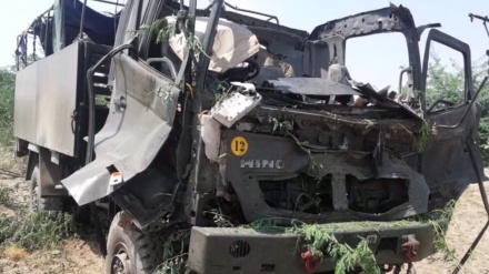 Pakistan, attacco suicida, 22 militari feriti