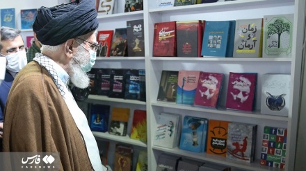 Ayatollah Khamenei visits Int’l Book Fair in Tehran