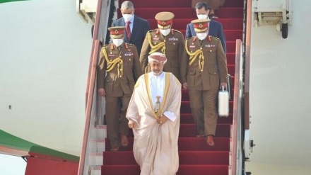 Omani Sultan arrives in Tehran upon Raeisi’s invitation