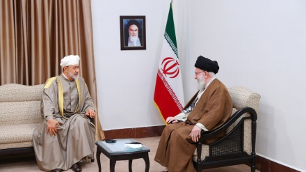 Leader calls for closer Iran-Oman ties, welcomes regional diplomacy drive