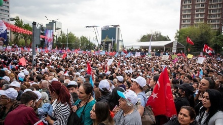 Puluhan Ribu Pendukung Kilicdaroglu Berkumpul di Ankara (2)