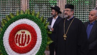 イランの各宗教信徒代表者らが、故ホメイニー師の霊廟を参拝