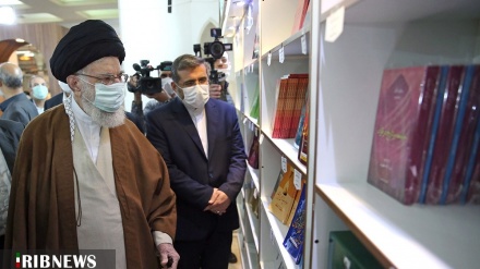 İnğılobi Yolə Rəhbəri bə 34-ə Tehron Beynəlxalğə Kitob Nımoyişqo osə ğandey