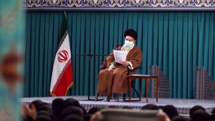 Le Leader exhorte les enseignants à promouvoir l'identité iranienne et islamique