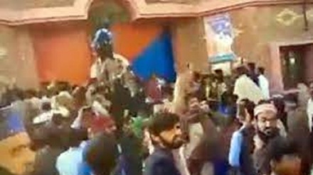 Pakistan: un leader religioso musulmano linciato dalla folla per dichiarazioni blasfeme