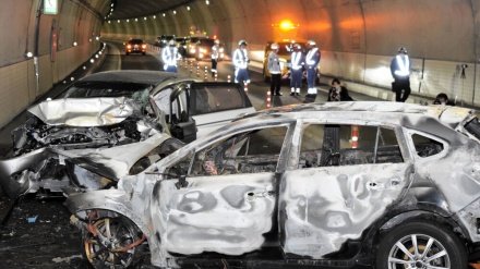 山形自動車道トンネルで乗用車2台が衝突・炎上、子ども含む3人死亡