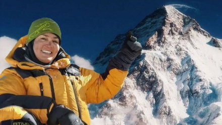 伊朗女士征服世界第四高峰 