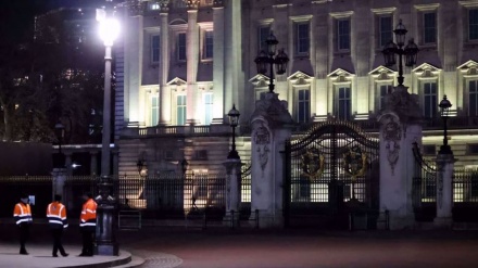 UK: Man throws 'shotgun cartridges' into Buckingham Palace