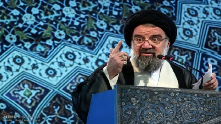 خطیب نماز جمعه تهران: شکست آمریکا در اتحاد کشورها ضد ایران اسلامی نصرت الهی است