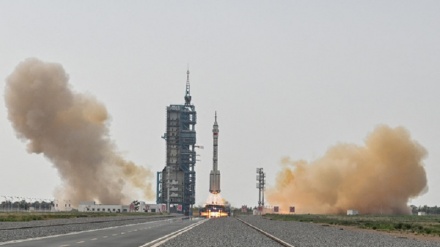 中国が、初の民間飛行士乗せた宇宙船打ち上げ 
