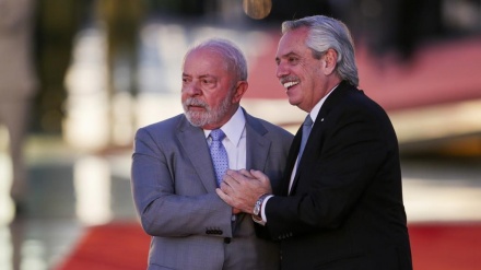 アルゼンチン・ブラジル両首脳が、米ドル排除を協議