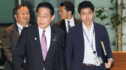 岸田首相が、公邸忘年会で物議醸した秘書官の長男を更迭　