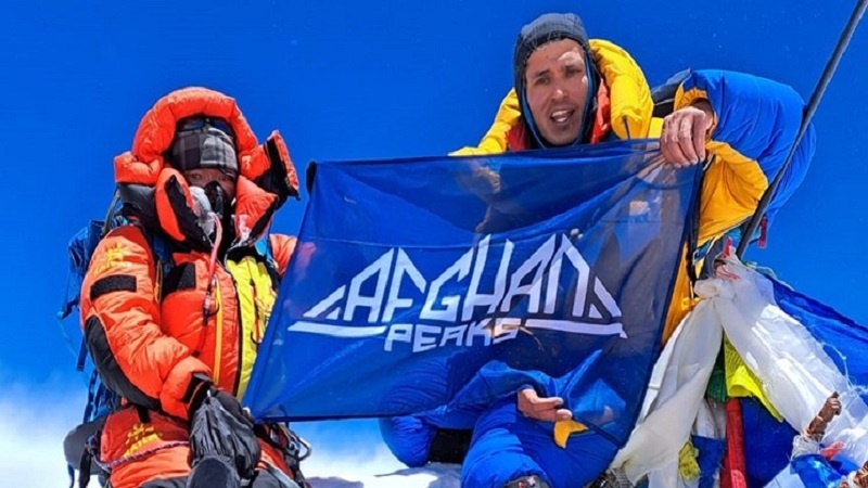 اولین کوهنورد افغانستانی به اورست صعود کرد