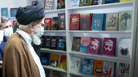 Iran, Leader: nonostante l'espansione dello spazio virtuale, il libro è ancora nella sua posizione elevata