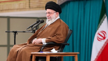 Iran, Ayatollah Khamenei: la 'dignità' in politica estera significa la negazione della diplomazia di 'supplica' + VIDEO