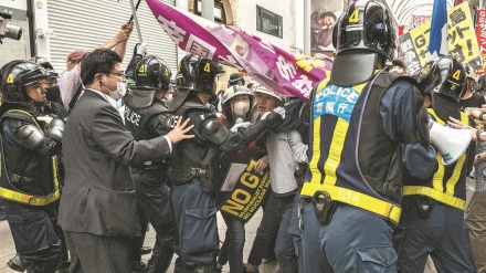 広島で、G7サミットに反対するデモ隊が警察と衝突