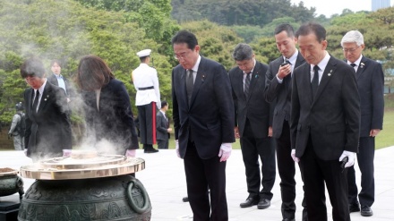 岸田首相が韓国国立墓地訪問、日本首相として１２年ぶり