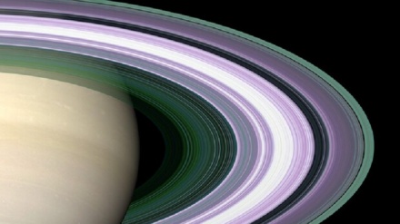 Gli anelli di Saturno sono più giovani del previsto