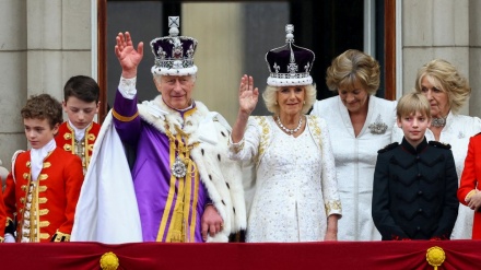 巨費投じた新英国王戴冠式、国民の貧困・不満の中で実施