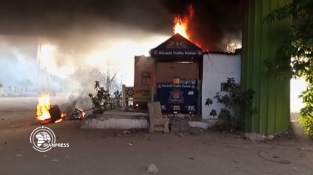 লাহোরে পুলিশ স্টেশনে হামলা; আইন-শৃঙ্খলা রক্ষায় পাঞ্জাবে সেনা তলব