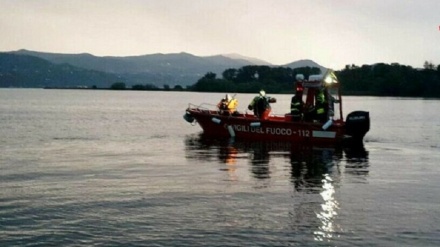 伊で観光船が転覆、4人死亡 