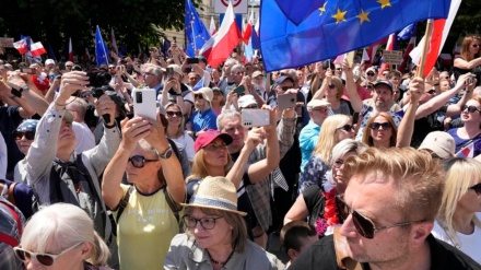 Polonia in piazza contro menzogne del potere e la corruzione