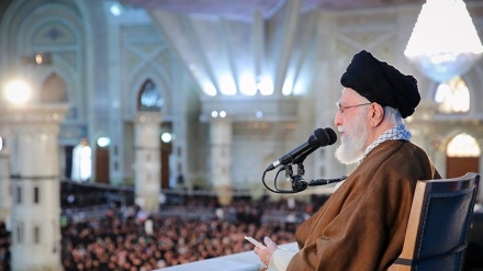 イラン最高指導者、「横暴な者たちが我が国の前に居並ぶ」