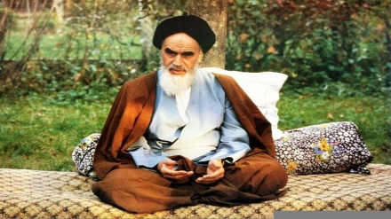  اندیشه سیاسی امام خمینی (ر) در بیداری ملت ها 