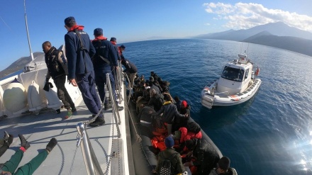 14 jetë refugjatësh u shpëtuan në detin Egje nga roja bregdetare turke