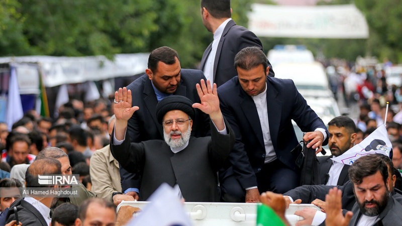 (FOTO) Tabriz, grande accoglienza al presidente Raisi - 1
