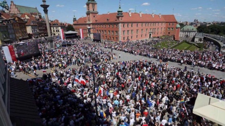 Pologne: un demi-million de personnes manifestent à Varsovie