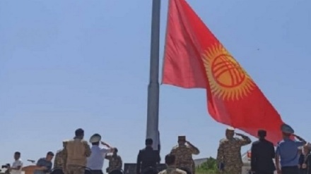 برافراشته شدن پرچم قرقیزستان و افتتاح پاسگاه مرزی در روستای مرزی با تاجیکستان جنجالی شد