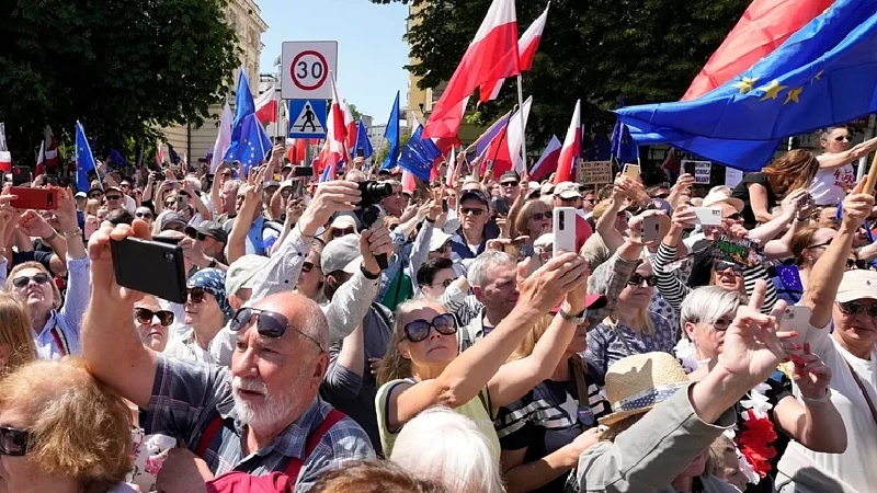 פולין: חצי מיליון בני אדם השתתפו בהפגנה 