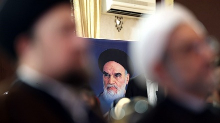 Mıosirə dınyoədə İmom Xomeyni(r)-i tovhid iyən əxloği votımonon beynəlxalğə iclos